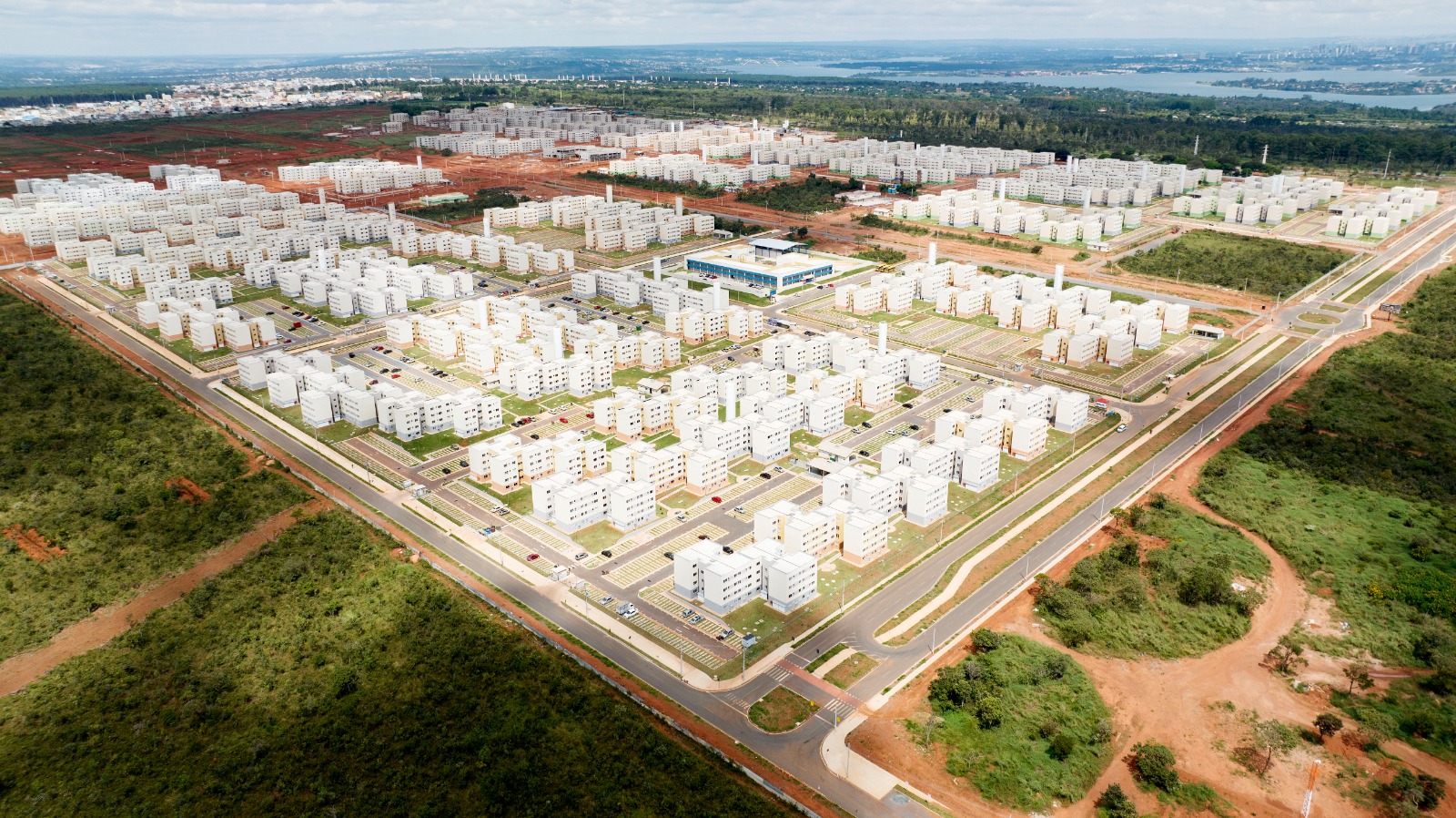 Vista aérea do bairro Itapoã Parque, com milhares de apartamentos já entregues